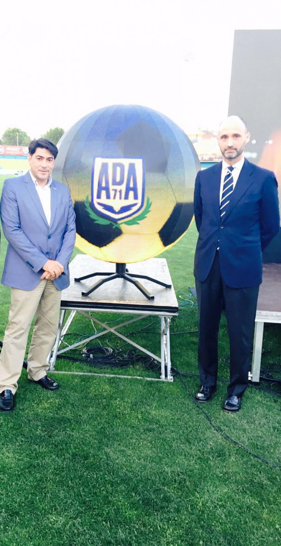 @davidperez, acompaña a la @AD_Alcorcon en la celebración de su 45 aniversario y la presentación de su nueva imagen corporativa