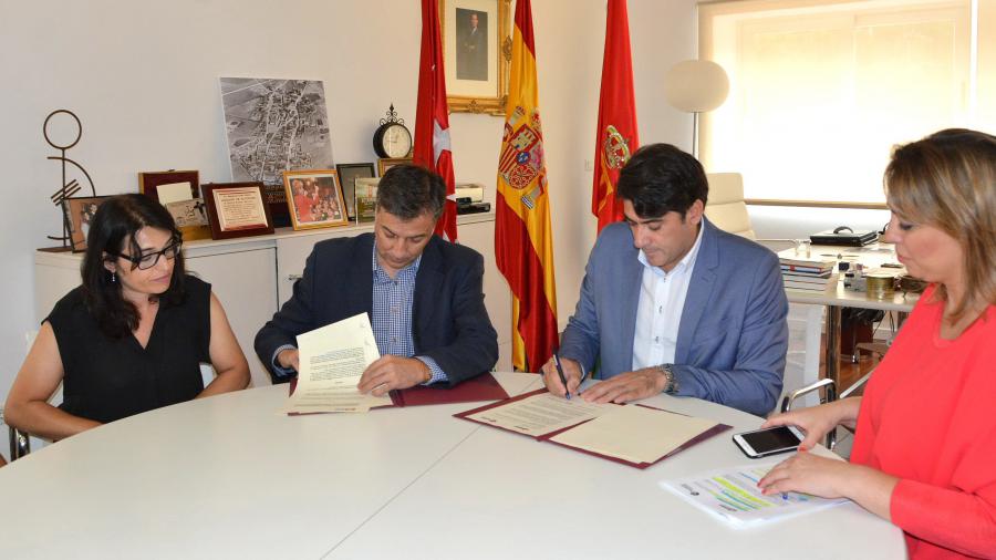 El alcalde firma un convenio con el Observatorio eCommerce para impartir formación en competencias digitales @davidperez #Alcorcón @ObsEcommerce