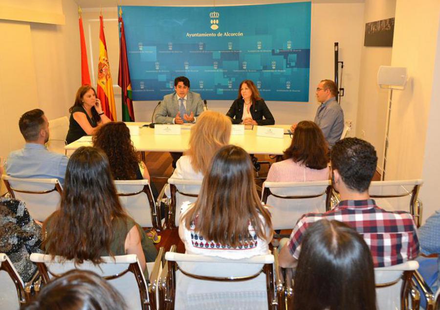 Estudiantes de #criminología de @urjc_es y @unicomplutense realizan sus prácticas en @PoliciaAlcorcon de #Alcorcón