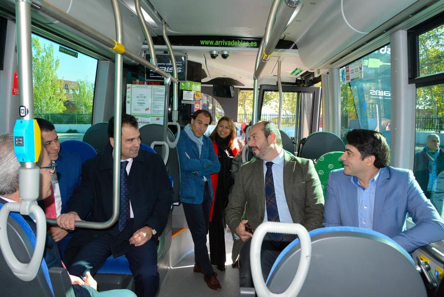 @davidperez: “Los nuevos autobuses mejorarán los desplazamientos de los vecinos de #Alcorcón”
