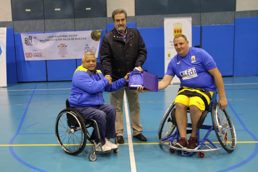 #Alcorcón homenajea al equipo de baloncesto en silla de ruedas Fundación Deporte Integra por sus 25 años de éxitos @DIAlcorcon_BSR