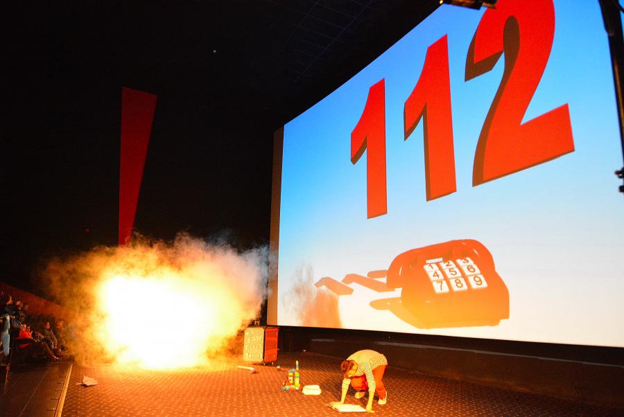 Cuatrocientos cincuenta alumnos de #Alcorcón aprenden a prevenir incendios a través de la obra de teatro “El niño bombero”