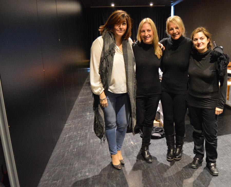 Madres del CEIP Miguel Hernández de #Alcorcon realizan una original propuesta de iluminación en su espectáculo navideño