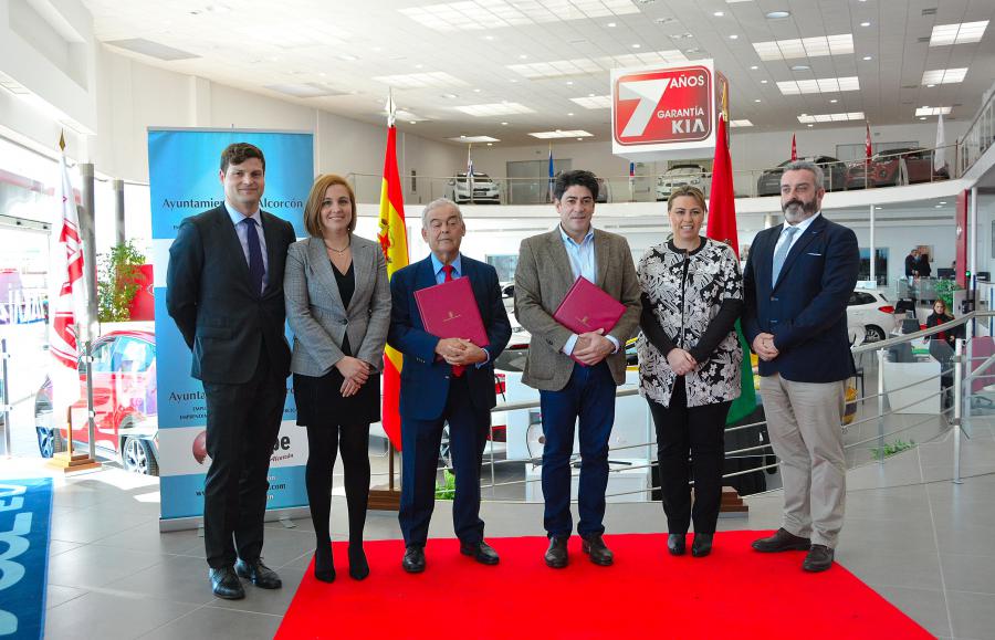 @davidpérez firma un convenio con el concesionario KIA más grande de Europa, para facilitar empleo a los vecinos de #Alcorcon