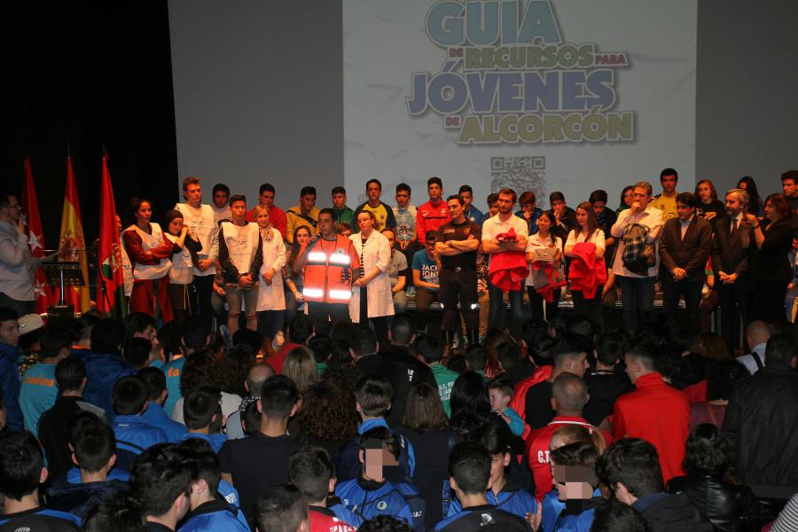 Más de 250 chavales de #Alcorcón acudieron a la presentación de la Guía de Recursos para Jóvenes de Alcorcón