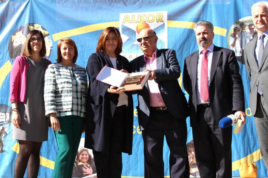 @Susanamozo destaca el papel de los profesionales del @Colegio_Alkor en la inauguración de su XXV Semana Cultural