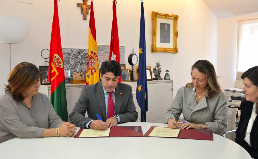 El alcalde firma un protocolo de actuación con la Fundación Junior Achievement para difundir entre los alumnos de #Alcorcón una cultura emprendedora @JASPAIN @davidperez