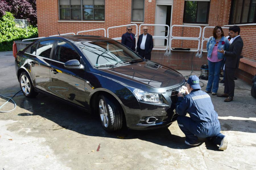 Usuarios del Centro Ocupacional Carlos Castilla del Pino inauguran una cafetería y un centro de ecolavado de coches