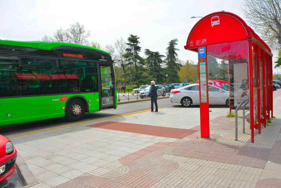 @AytoAlcorcón amplia las aceras de algunas paradas de autobús para hacerlas más accesible