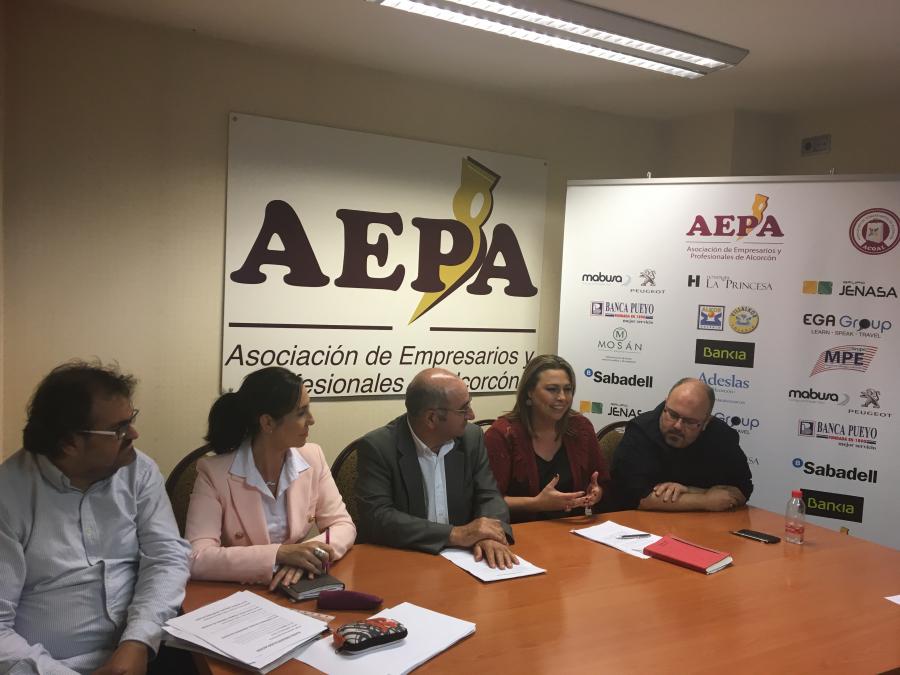 @SilviaCruzM asiste a la puesta de largo de la nueva asociación de comerciantes ACOAL