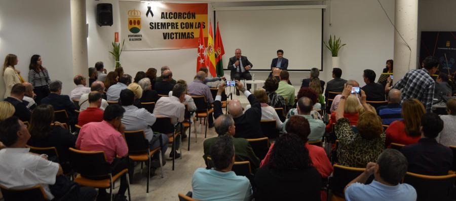 @davidperez: “La memoria de las víctimas del terrorismo siempre está y estará presente en #Alcorcón” @_AVT_