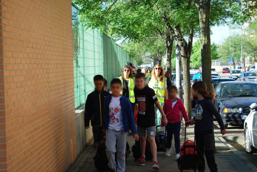 Los alumnos del Chaves Nogales de #Alcorcón, a clase de manera segura y saludable gracias a los Caminos escolares