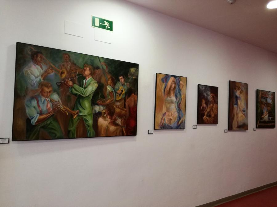 El centro cultural Miguel Ángel Blanco expone una muestra de óleos de Santos Lara y las maquetas de Germán Reguero