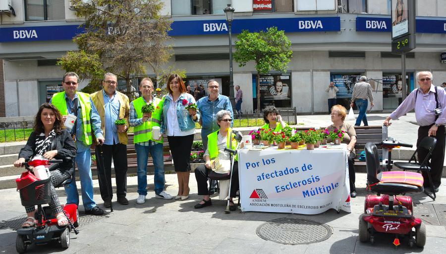 #Alcorcón quiere trasladar su apoyo a los enfermos y familiares de #EsclerosisMúltiple en su #DiaMundialEM #WorldMSday