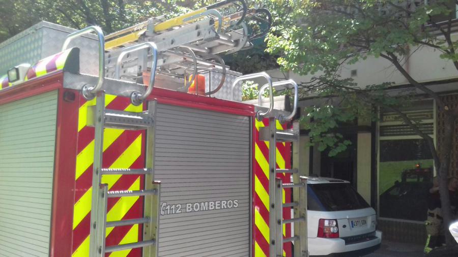 @alcorconbombero intervienen en una #explosión ocurrida en una vivienda situada en una novena planta de la calle Montoro