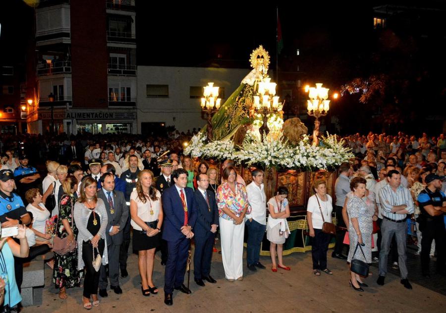 Miles de vecinos acompañaron a Nuestra Señora de los Remedios en la subida desde la ermita a Santa María La Blanca #FiestasAlcorcón2017
