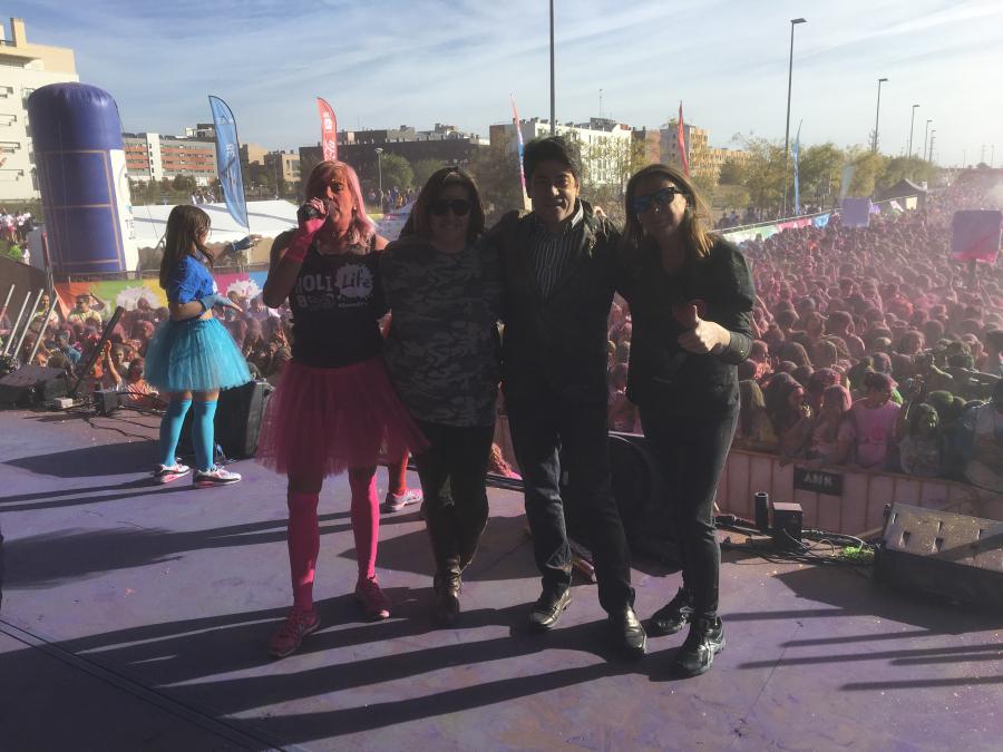 La carrera Holi Life llena de color las calles del Ensanche Sur