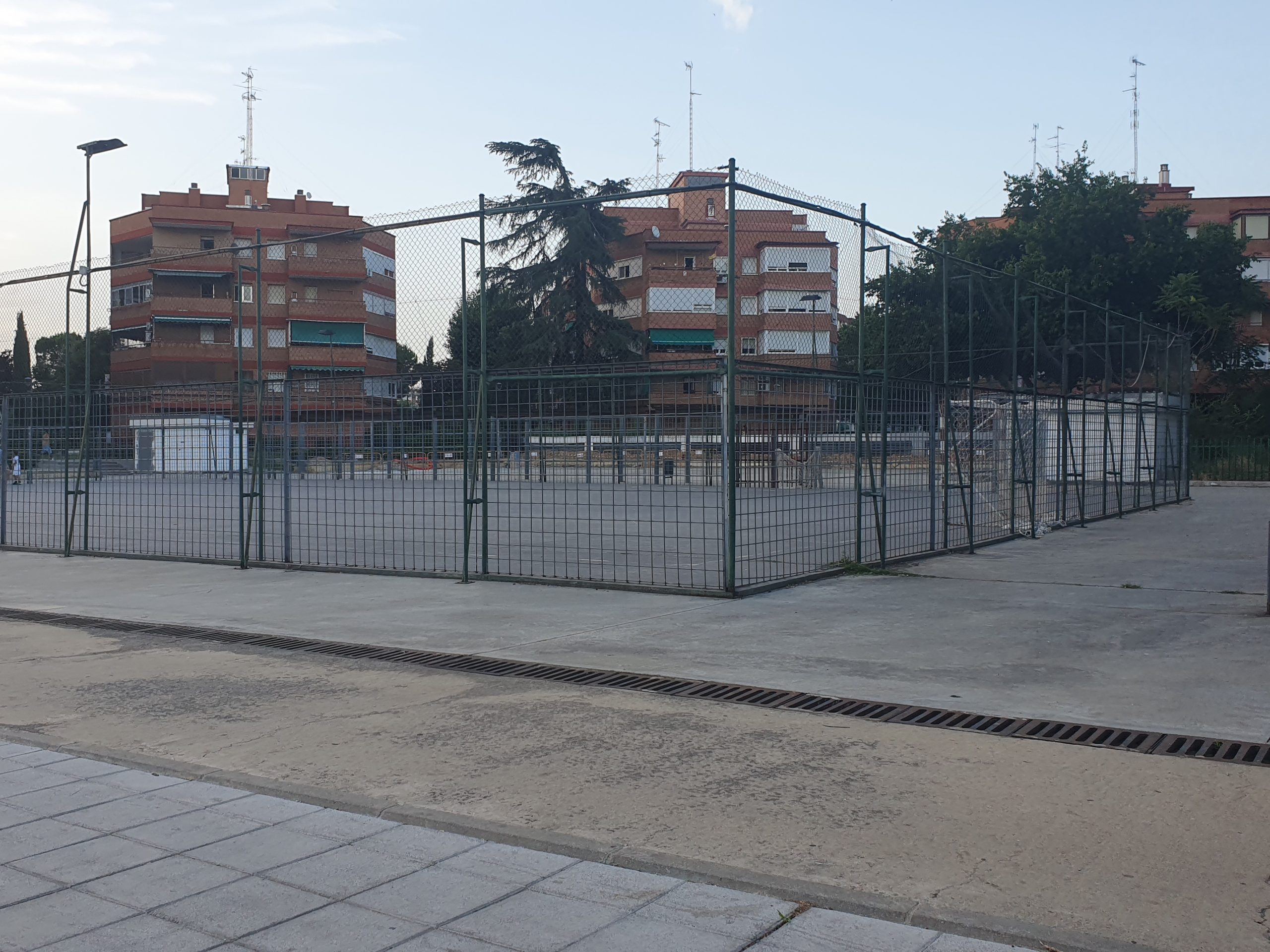 VOX denuncia la inseguridad tras un apuñalamiento en Corona Verde y el Ayuntamiento apela a los datos oficiales