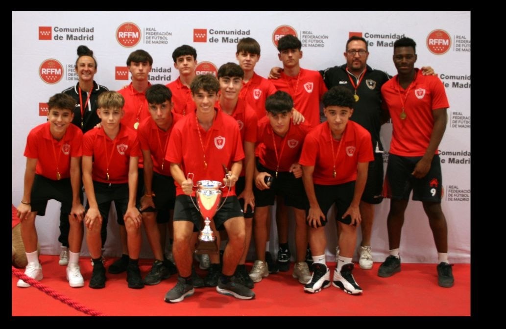 El CDE Techniteam Móstoles recoge sus trofeos 
de campeón y homenajea a cinco jugadores 
de cantera que dan el salto al sénior