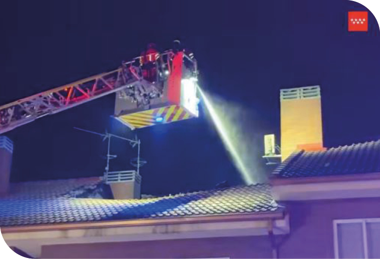 Dos personas trasladadas al hospital tras un incendio en una vivienda unifamiliar de Getafe