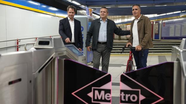 La Comunidad de Madrid promueve junto a Miguel Induráin el uso de la bicicleta y el transporte público en la Semana Europea de la Movilidad