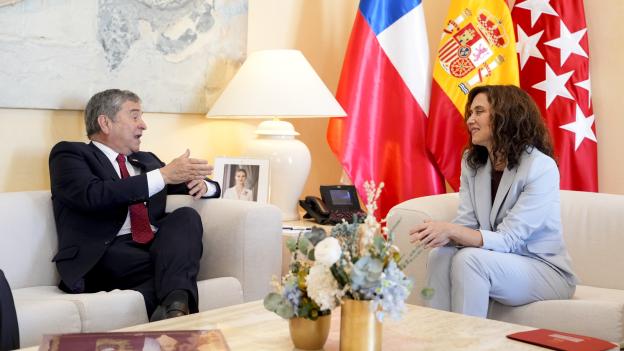 Díaz Ayuso se reúne con el embajador de la República de Chile para reforzar relaciones comerciales y culturales