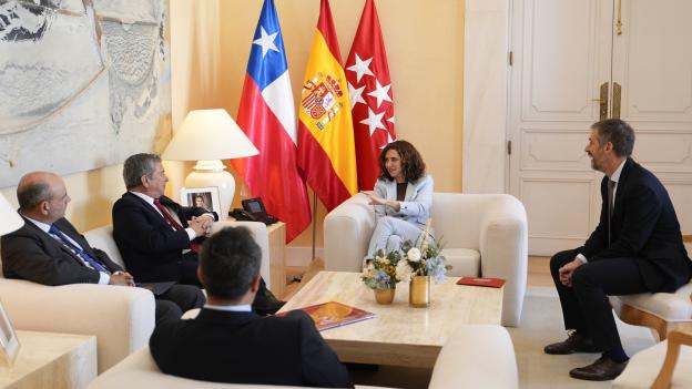 Díaz Ayuso se reúne con el embajador de la República de Chile para reforzar relaciones comerciales y culturales