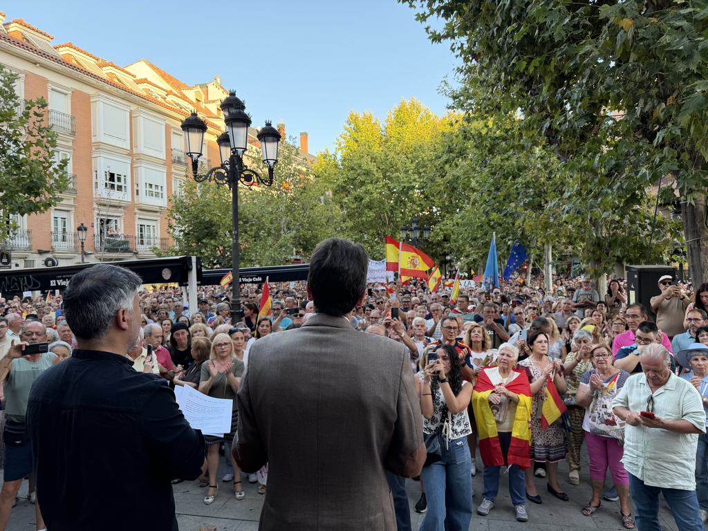 Miles de vecinos de Leganés se concentran para mostrar su apoyo y solidaridad a Ceuta y a todos los ceutíes