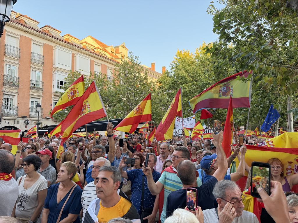 Miles de vecinos de Leganés se concentran para mostrar su apoyo y solidaridad a Ceuta y a todos los ceutíes