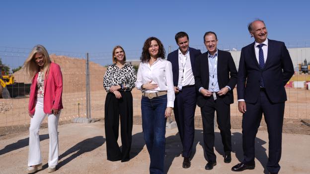 Díaz Ayuso subraya el “atractivo estratégico” de los centros de datos en España para la gestión de servicios públicos: “Son presente y futuro”