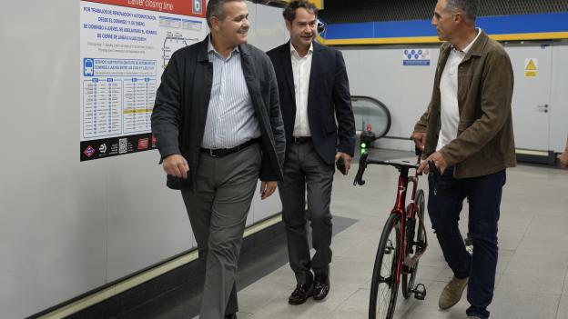 La Comunidad de Madrid promueve junto a Miguel Induráin el uso de la bicicleta y el transporte público en la Semana Europea de la Movilidad
