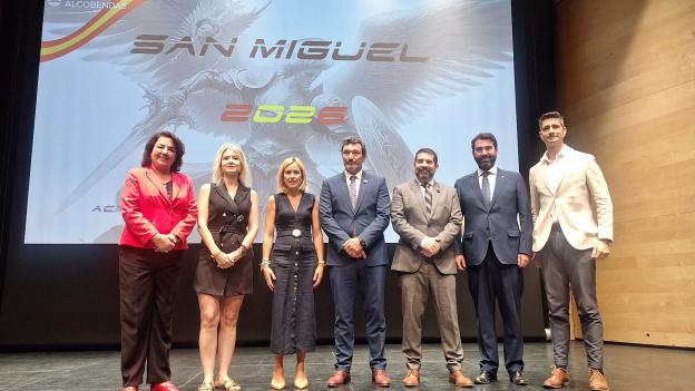 El director general de ASEM112 y el jefe del parque de bomberos reciben la medalla al mérito de Protección Civil del Ayuntamiento de Alcobendas