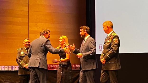 El director general de ASEM112 y el jefe del parque de bomberos reciben la medalla al mérito de Protección Civil del Ayuntamiento de Alcobendas
