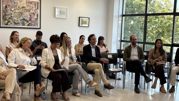 La Comunidad de Madrid ofrece transporte gratuito a las mujeres de Cañada Real para desplazarse a la sanidad pública