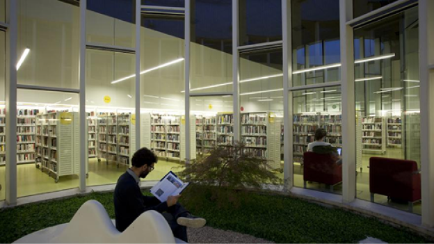 La Comunidad de Madrid programa clubes de lectura y talleres de escritura creativa y poesía en su Red de Bibliotecas Públicas