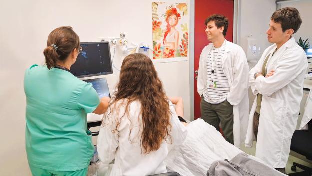 El Hospital público de Fuenlabrada cumple dos décadas formando a profesionales en ecografía urológica