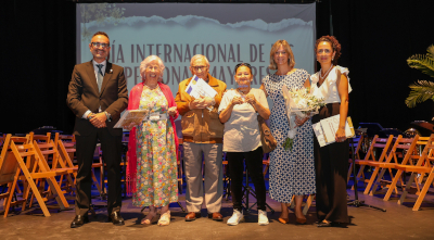 Móstoles homenajea a vecinas centenarias en un emotivo acto por el Día Internacional de las Personas Mayores