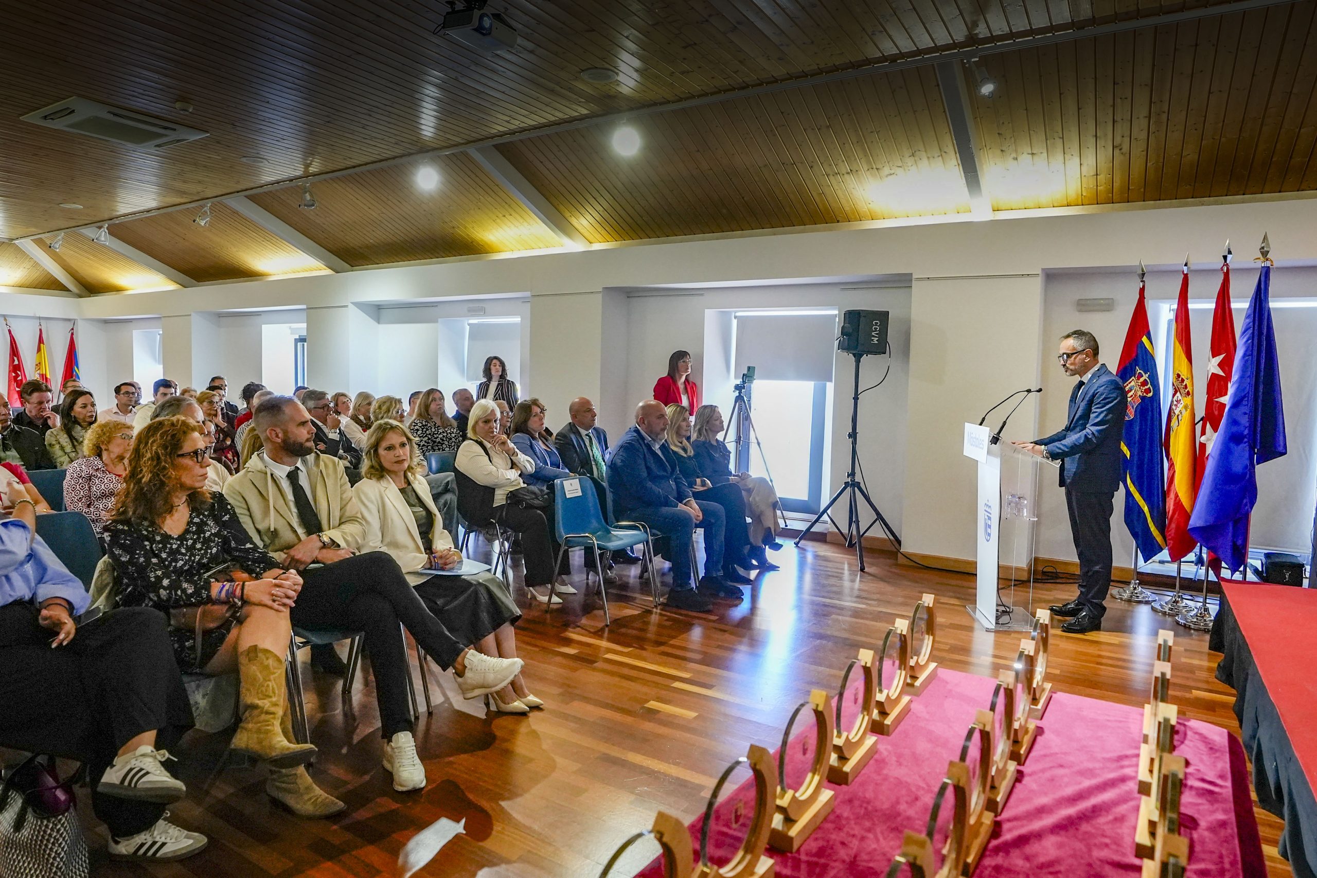 El Ayuntamiento homenajea a empresas y comercios con más de 50 años de trayectoria profesional en Móstoles