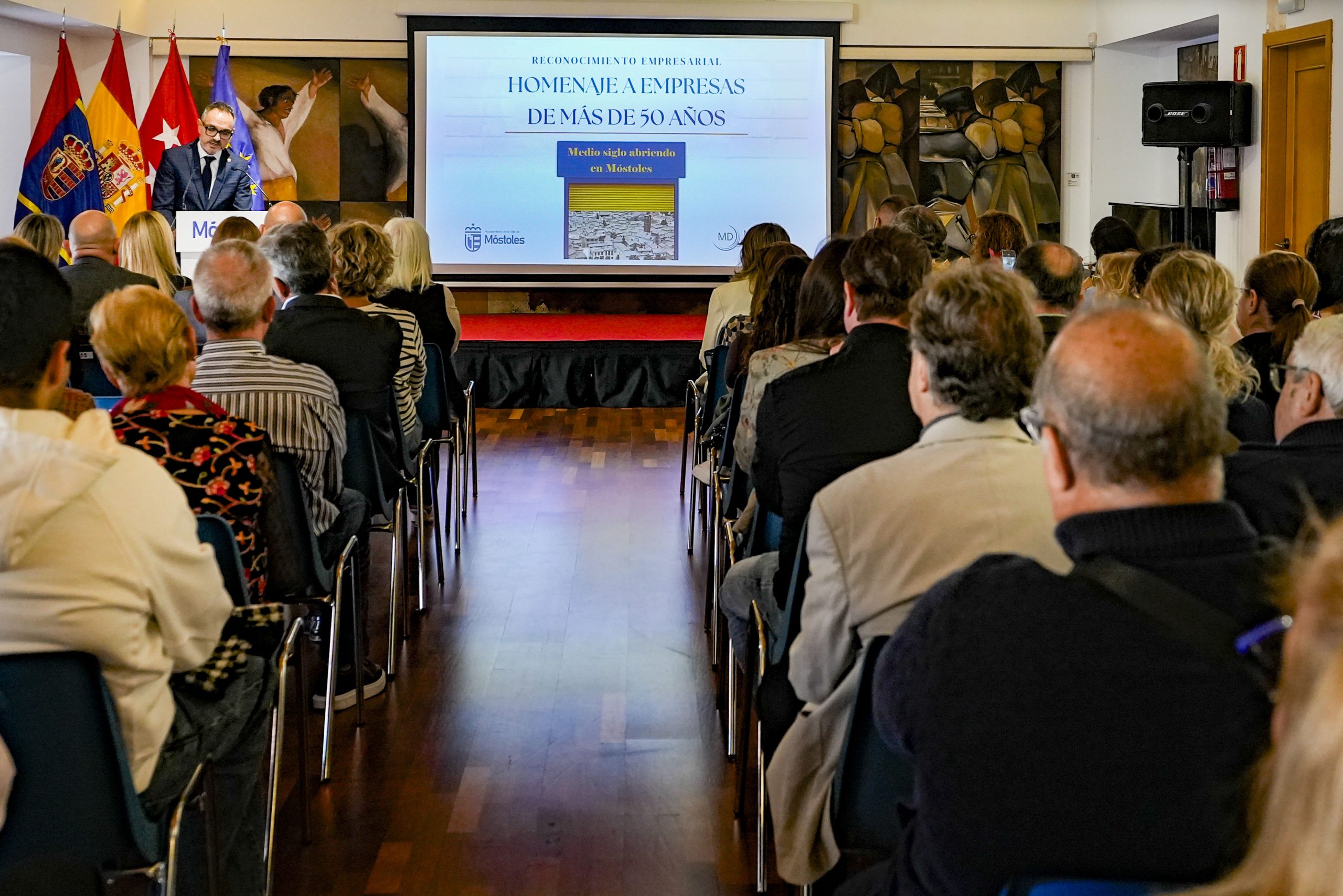 El Ayuntamiento homenajea a empresas y comercios con más de 50 años de trayectoria profesional en Móstoles