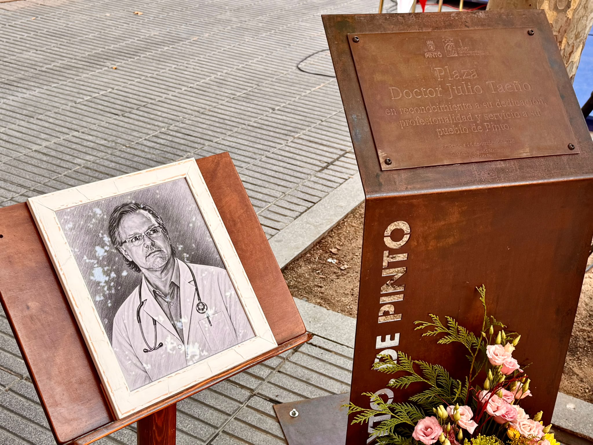 Pinto rinde homenaje al Doctor Julio Taeño con una plaza que lleva su nombre