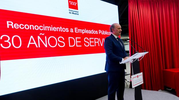 La Comunidad de Madrid reconoce con las Insignias de Plata a sus empleados públicos con 30 años de servicio