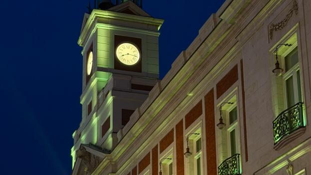 La Comunidad de Madrid ilumina de verde la fachada de la Real Casa de Correos por el Día Mundial contra la Meningitis