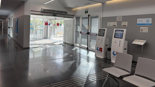 La Comunidad de Madrid moderniza los soportes digitales de los centros de salud para potenciar la gestión de turnos y de información