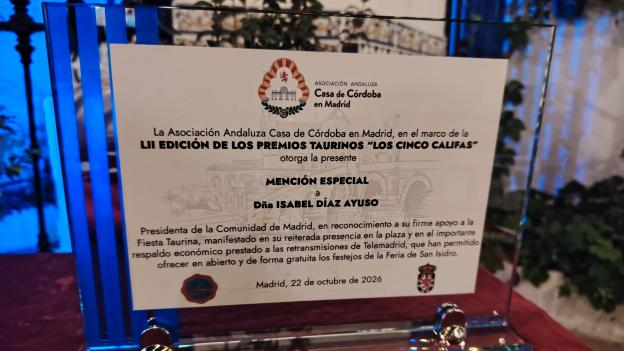 Díaz Ayuso, reconocida en los Premios de Los Cinco Califas por su apoyo a la tauromaquia