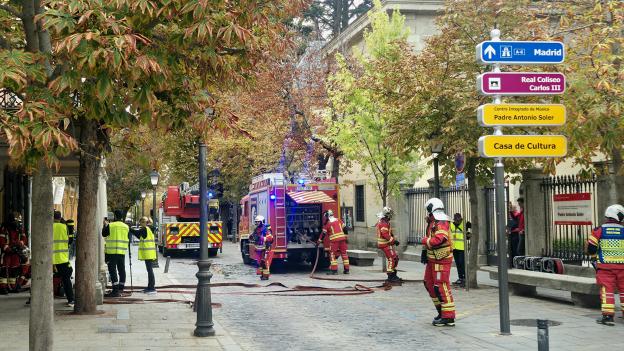 La Comunidad de Madrid ensaya el rescate de bienes culturales en un simulacro de incendio en el Real Coliseo Carlos III
