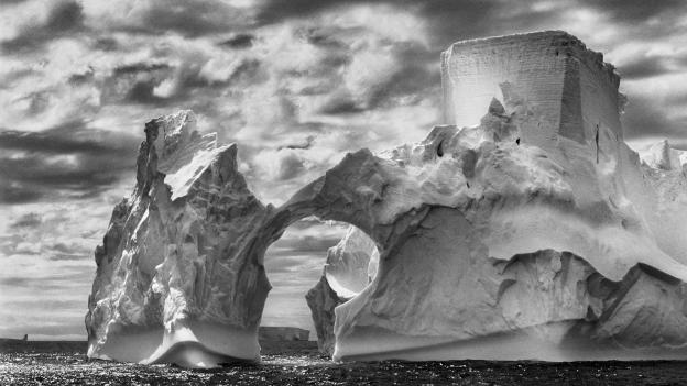 La Comunidad de Madrid acoge la exposición Aqua Mater con cerca de un centenar de fotografías del artista Sebastião Salgado
