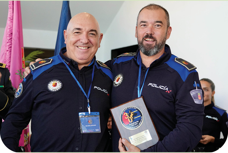 Acto de gala en el Teatro del Bosque en conmemoración del 30 Aniversario de la Unidad Canina de Policía Municipal