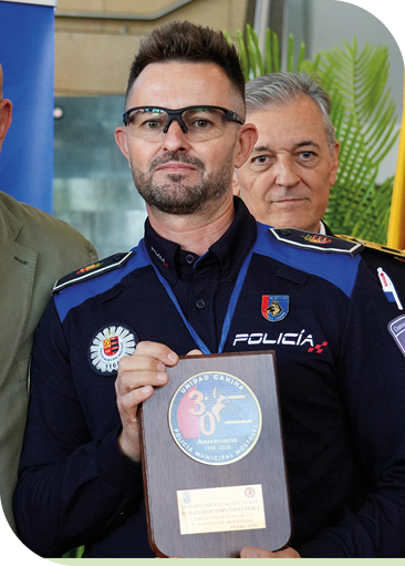 Acto de gala en el Teatro del Bosque en conmemoración del 30 Aniversario de la Unidad Canina de Policía Municipal