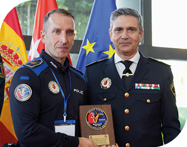Acto de gala en el Teatro del Bosque en conmemoración del 30 Aniversario de la Unidad Canina de Policía Municipal