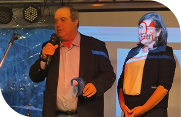 AMDEM celebra su 30 aniversario con una gala de premios y reconoce entre otros premiados las tres décadas del apoyo periódico de Sur Madrid